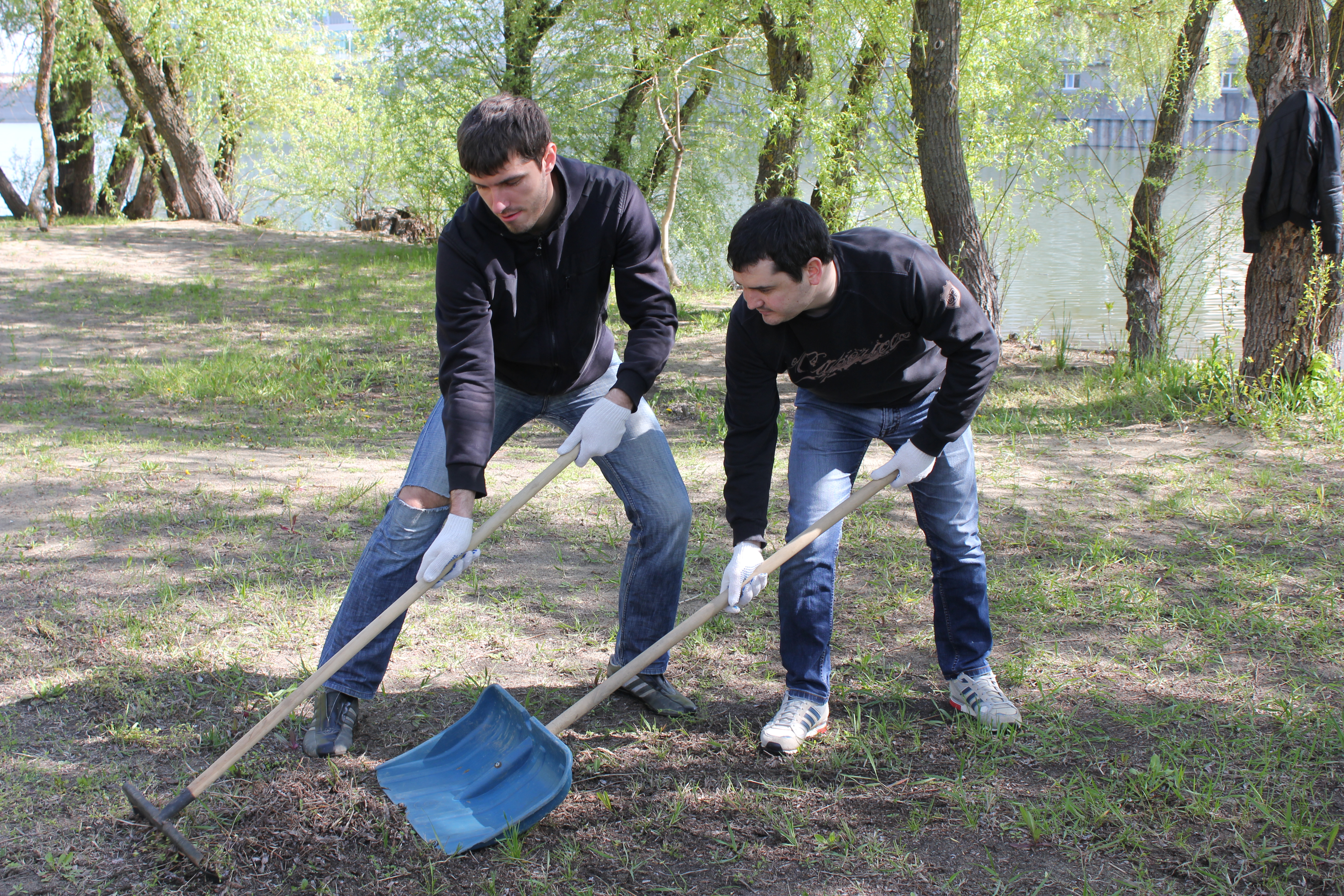 Субботник в парке им. 30-летия Победы